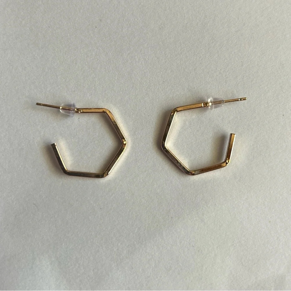 3/$20 Gold Tone Thin Hexagon Geometric Hoop Stud Earrings 1” Pierced